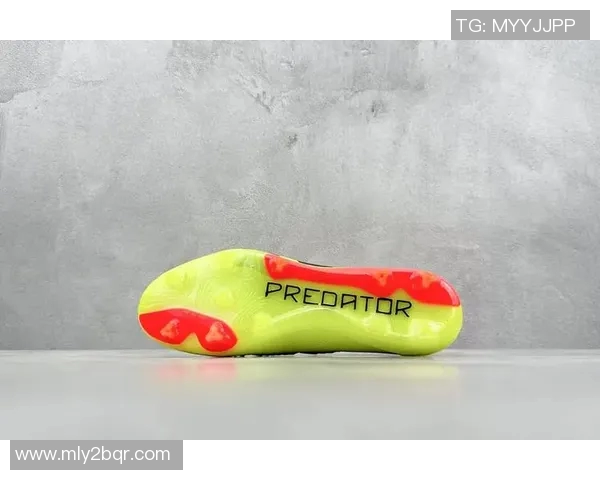 阿迪达斯猎鹰足球鞋助你在球场上展现无与伦比的速度与灵活性